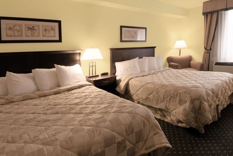 Comfort Hotel & Suites Питерборо Номер фото