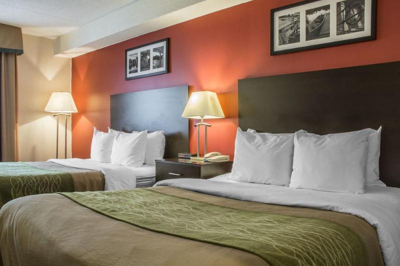 Comfort Hotel & Suites Питерборо Экстерьер фото
